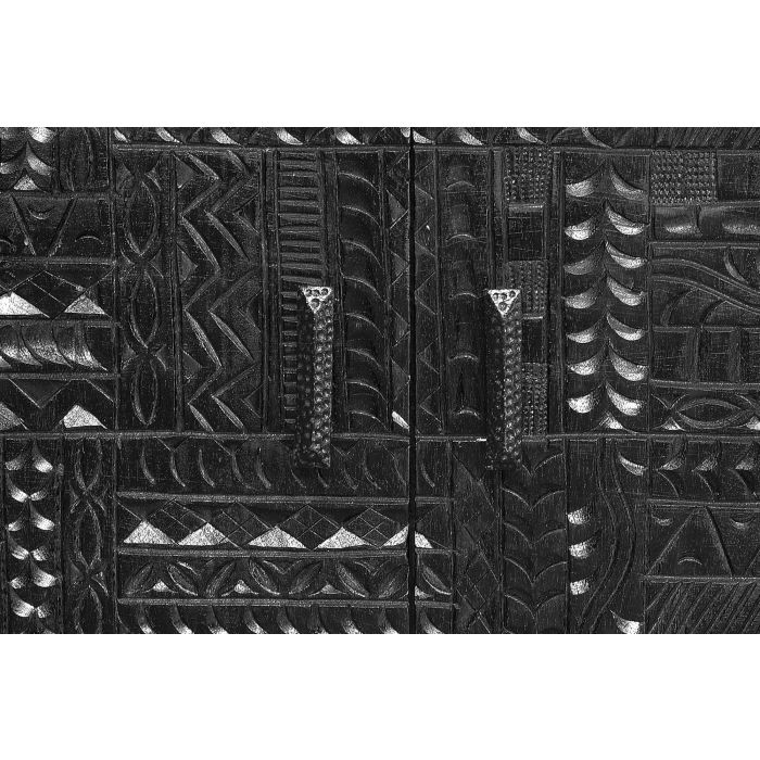 GINER Y COLOMER Buffet TV en bois de manguier massif avec sculpture hiéroglyphe et pattes en fer laqué noir - 180 x 40 x 55 cm 3 GINER Y COLOMER Buffet TV en bois de manguier massif avec sculpture hiéroglyphe et pattes en fer laqué noir - 180 x 40 x 55 cm 3