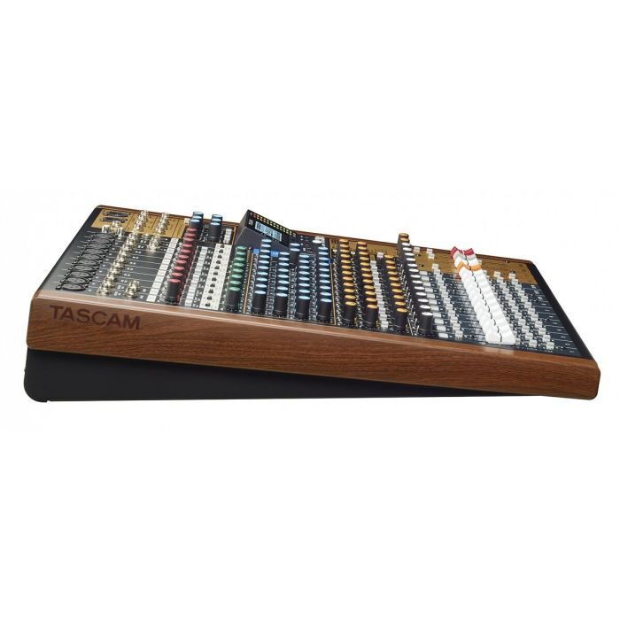 Table de DJ Tascam MODEL 16 3