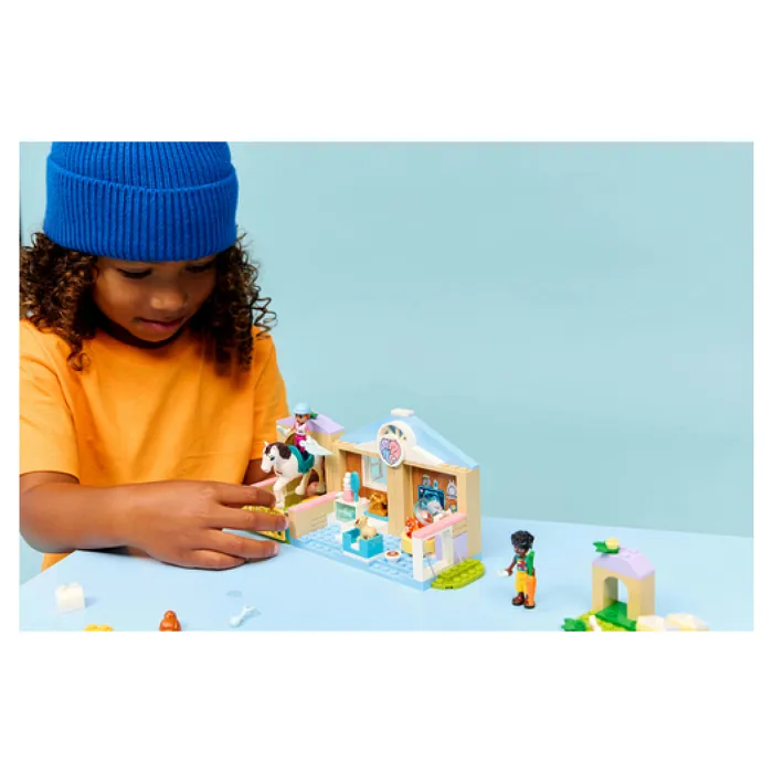 Lego Friends 42696 - La Clinique Vétérinaire - Jeu de Construction avec Mini-Poupées, Animaux et Accessoires - Cadeau pour Fille ou Garçon 4 Ans et Plus Lego Friends 42696 - La Clinique Vétérinaire - Jeu de Construction avec Mini-Poupées, Animaux et Accessoires - Cadeau pour Fille ou Garçon 4 Ans et Plus