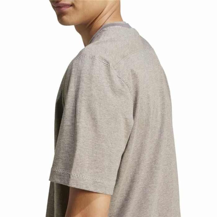 T-shirt à manches courtes homme Adidas Seasonal Essentials Marron Gris clair 2 T-shirt à manches courtes homme Adidas Seasonal Essentials Marron Gris clair 2