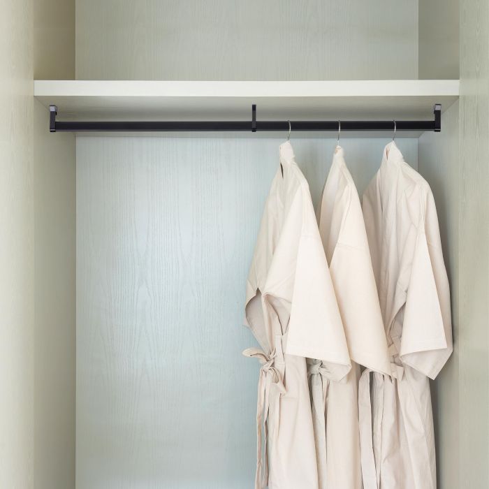 Emuca Lot de 2 rails pour armoires en soie de 1,15m de long avec supports, Aluminium et Plastique, Peint en noir 1 Emuca Lot de 2 rails pour armoires en soie de 1,15m de long avec supports, Aluminium et Plastique, Peint en noir 1