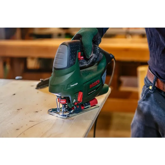 Bosch PST 900 PEL - Scie sauteuse pendulaire filaire 620W, 3100 tr/min, avec variateur électronique, fonction CutControl, PowerLight, mallette et set de 10 lames Bosch PST 900 PEL - Scie sauteuse pendulaire filaire 620W, 3100 tr/min, avec variateur électronique, fonction CutControl, PowerLight, mallette et set de 10 lames