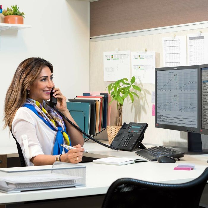 Téléphone IP Poly 8B1L7AA#AC3 1 Téléphone IP Poly 8B1L7AA#AC3 1