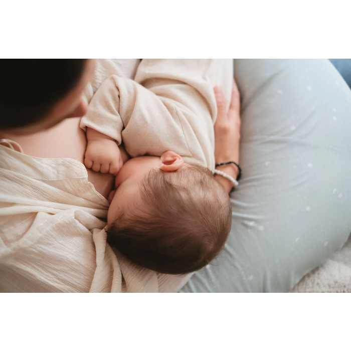 Tineo - Coussin de maternité ergonomique - Déhoussable en jersey de coton - Double usage grossesse et allaitement - Vert d'eau étoiles Tineo - Coussin de maternité ergonomique - Déhoussable en jersey de coton - Double usage grossesse et allaitement - Vert d'eau étoiles