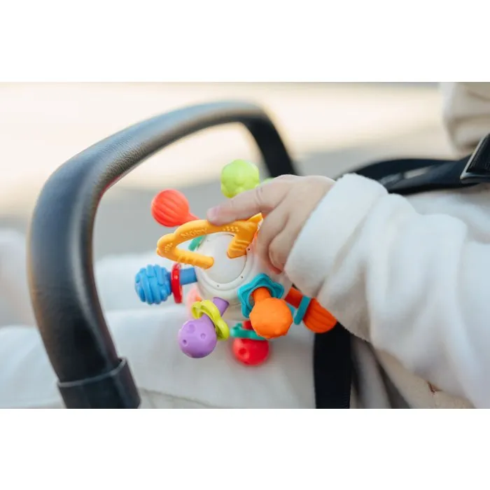 Nuby Anneau de dentition Twist Ball - Hochet de motricité avec textures pour gencives sensibles - Pour bébé dès 3 mois - Multicolore
