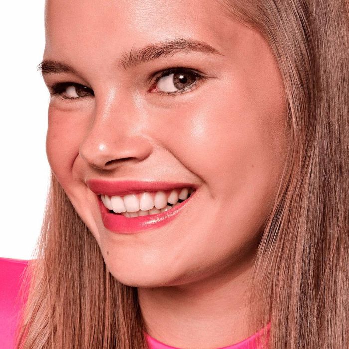 Essence Hydra Kiss Rouge À Lèvres #04-Classy Red 4 mL 3 Essence Hydra Kiss Rouge À Lèvres #04-Classy Red 4 mL 3