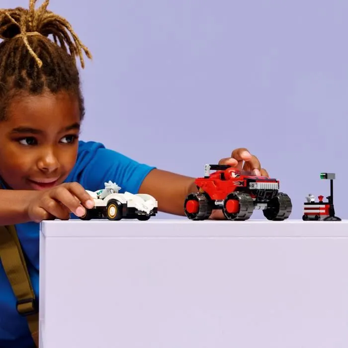 LEGO Sonic The Hedgehog 77118 La Voiture de Silver contre le Monster Truck de Knuckles - Kit de Construction avec 2 Minifigurines