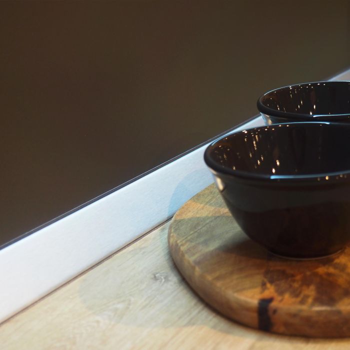 Emuca Lot de 2 profils d'étancheité triangulaires Plasline avec accessoires d'installation, 2 profils longueur 2.35m, Plastique, Anodisé Satiné 3 Emuca Lot de 2 profils d'étancheité triangulaires Plasline avec accessoires d'installation, 2 profils longueur 2.35m, Plastique, Anodisé Satiné 3