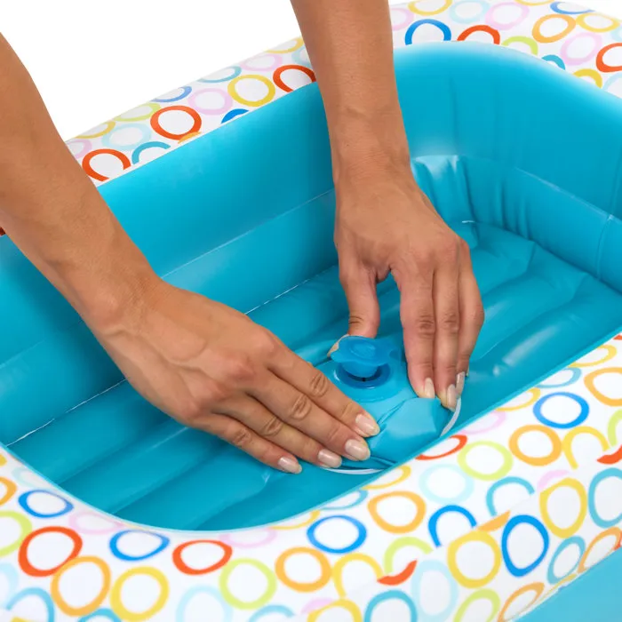 Bright Starts Baignoire Gonflable et Piscine à Balles 2-en-1 Bathe & Giggle - Avec Pompe Intégrée, 8 Balles, Évacuation Rapide - Pour Bébé de 6 à 24 Mois