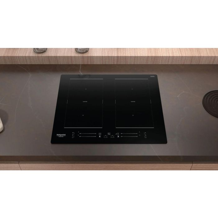 Table de cuisson à induction Hotpoint HS5160CNE - 4 foyers dont 2 zones flexibles - Puissance totale 7200 W - 18 niveaux - Design noir - L60 cm
