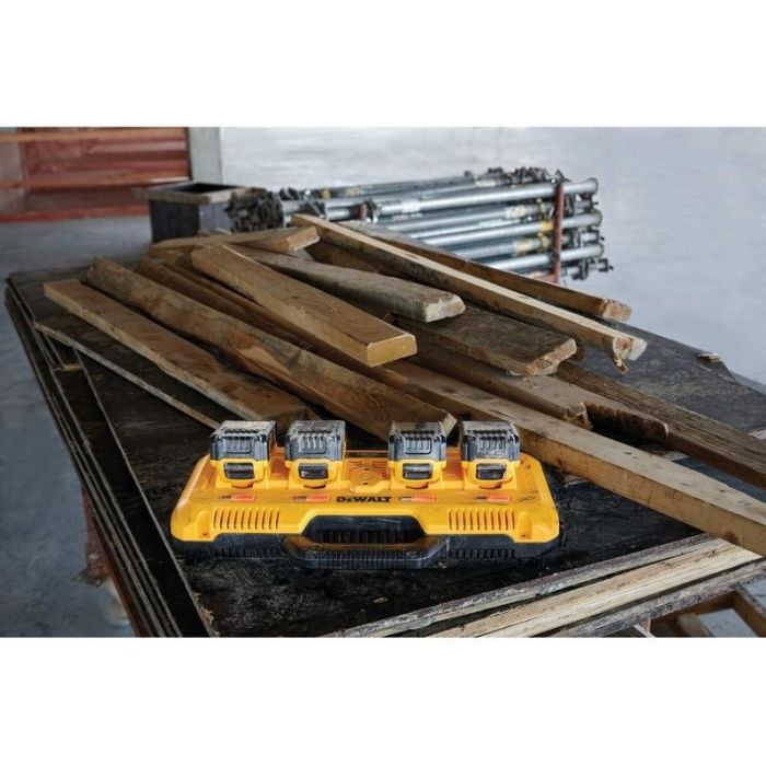 DEWALT Vierfach-Schnelladegeraet 9