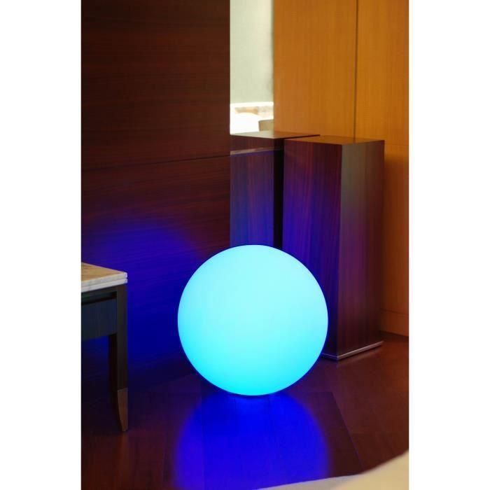 Boule lumineuse solaire LED en polyéthylene 30cm - LUMISKY - Multicolore - Extérieur 1 Boule lumineuse solaire LED en polyéthylene 30cm - LUMISKY - Multicolore - Extérieur 1