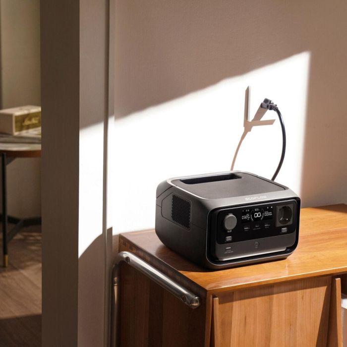 Générateur solaire portable Ecoflow RIVER 3 UPS 4 Générateur solaire portable Ecoflow RIVER 3 UPS 4