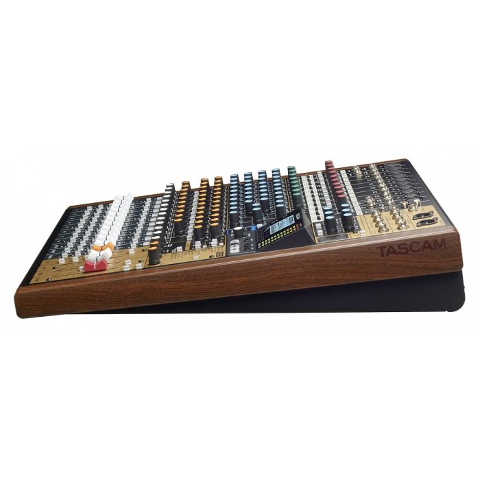 Table de DJ Tascam MODEL 16 2