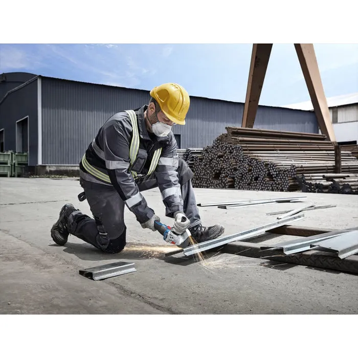 Bosch Professional Meuleuse d'angle sans fil 125 mm GWS 18V-8 (réf. 06019N9002) avec 2 batteries 18V 4.0Ah, chargeur et coffret L-Boxx Bosch Professional Meuleuse d'angle sans fil 125 mm GWS 18V-8 (réf. 06019N9002) avec 2 batteries 18V 4.0Ah, chargeur et coffret L-Boxx