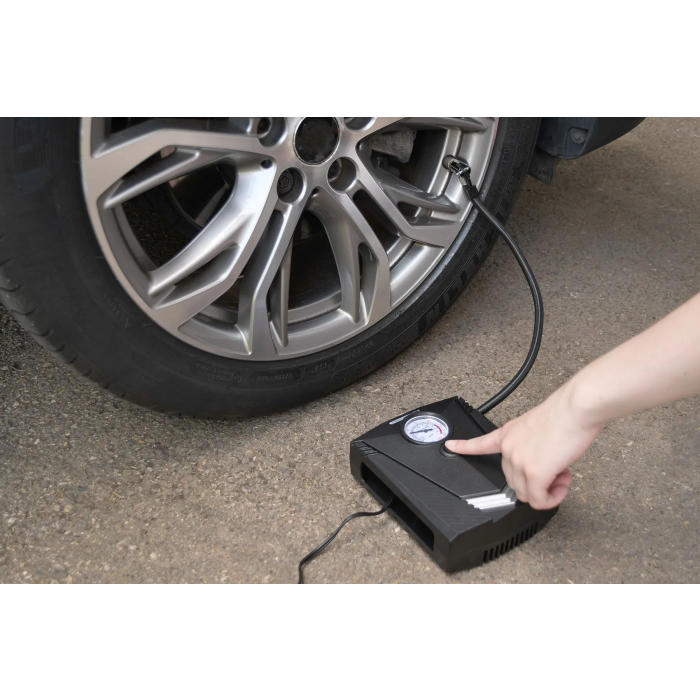 Precision Steel - Mini compresseur d'air 12V, 100W, 8 bars avec manomètre, embouts Presta, Schrader et aiguille, câble 3 m, torche LED Precision Steel - Mini compresseur d'air 12V, 100W, 8 bars avec manomètre, embouts Presta, Schrader et aiguille, câble 3 m, torche LED