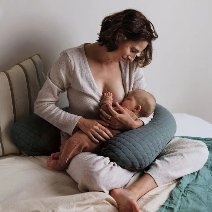 Beaba Big Flopsy Coussin de Maternité Multifonctions - Soutien Grossesse et Allaitement - Fleur de Coton Gris Mineral - Textile OEKO-TEX - 170 cm