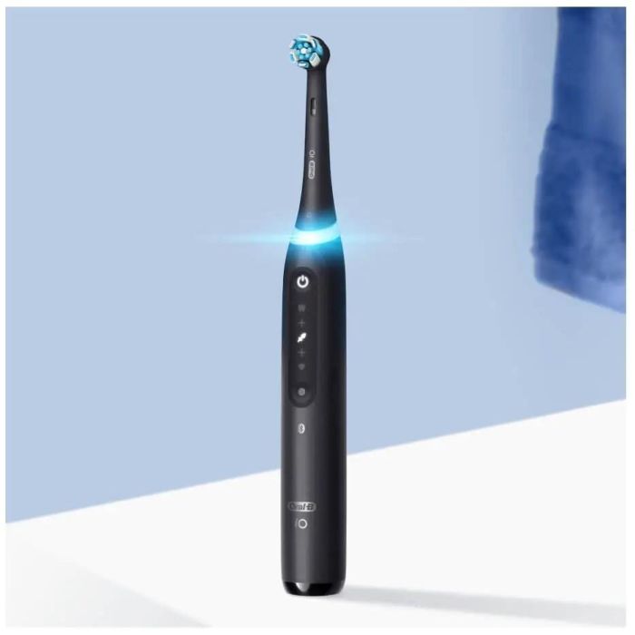Oral-B Brosse à dents électrique iO5 Noir - 415107 - Technologie IA et 6 modes de brossage avec chargeur et étui