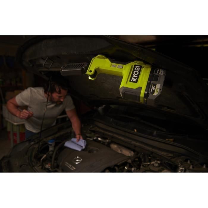 Lampe LED - RYOBI - 18V - pivotable - 1 500 / 700 / 200 Lumens - Ports USB-A et USB-C - Compatible RYOBI LINK et base magnétique 3