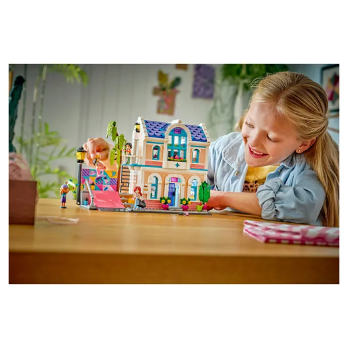 Lego La Maison de Famille de Liann - Set de Construction 42687 - avec Cuisine, Salon, 4 Mini-Poupées, Gécko et Axolotl - Jouet Cadeau pour Enfants 7 Ans