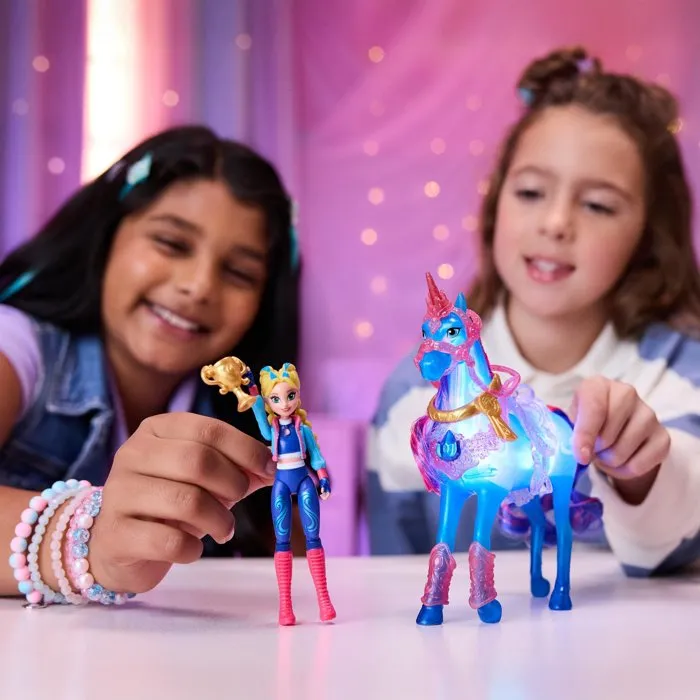 Spin Master Coffret de jeu Unicorn Academy - Playset interactif avec licorne lumineuse River et poupée Isabel articulée, obstacle et accessoires, à partir de 4 ans