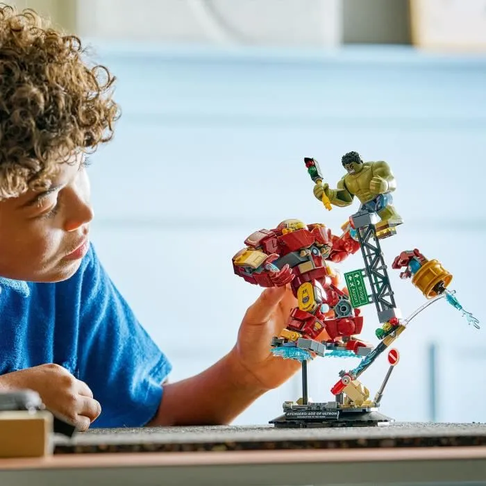 LEGO 76343 Marvel Le Combat Légendaire entre Hulkbuster et Hulk, Set Collector Avengers L'Ere d'Ultron, Jeu de Construction Cadeau 9 Ans