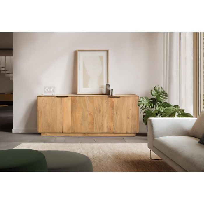 GINER Y COLOMER Buffet 4 portes en bois de manguier naturel aux coins arrondis avec poignées métalliques, design épuré et spacieux 6 GINER Y COLOMER Buffet 4 portes en bois de manguier naturel aux coins arrondis avec poignées métalliques, design épuré et spacieux 6