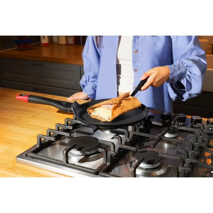 Pyrex Optima Crêpière 25 cm pour Induction - Noir - Tous Feux - Revêtement sans PFAS - Compatible Lave-vaisselle - Cuisson Homogène Pyrex Optima Crêpière 25 cm pour Induction - Noir - Tous Feux - Revêtement sans PFAS - Compatible Lave-vaisselle - Cuisson Homogène