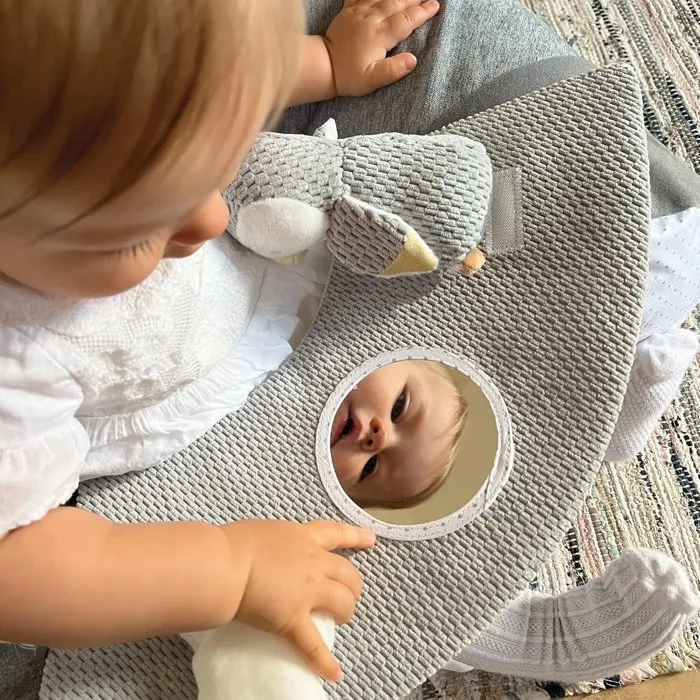 Nuby Siège Gonflable Sit & Play avec Plateau Amovible - Siège de Sol Sensoriel avec Jouets pour l'Éveil des Bébés dès 6 Mois - Gris