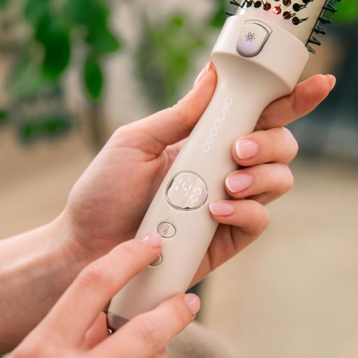 Cecotec Brosse Lissante InstantCare ThermoGlow, 5 Temp., Infrarouge, Ionique, 38mm, Écran 1 Cecotec Brosse Lissante InstantCare ThermoGlow, 5 Temp., Infrarouge, Ionique, 38mm, Écran 1