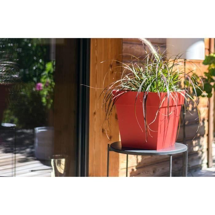 EDA Pot de fleurs carré TOSCANE - 22 L - 32 x 32 x H 32 cm - Rouge rubis 1 EDA Pot de fleurs carré TOSCANE - 22 L - 32 x 32 x H 32 cm - Rouge rubis 1
