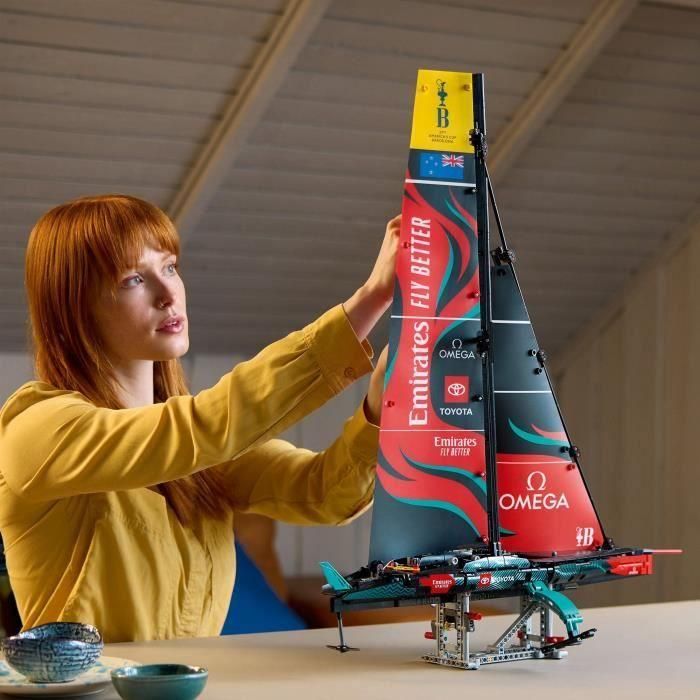 LEGO Technic 42174 Yacht Emirates Team New Zealand AC75 - Kit de Construction Adulte 4