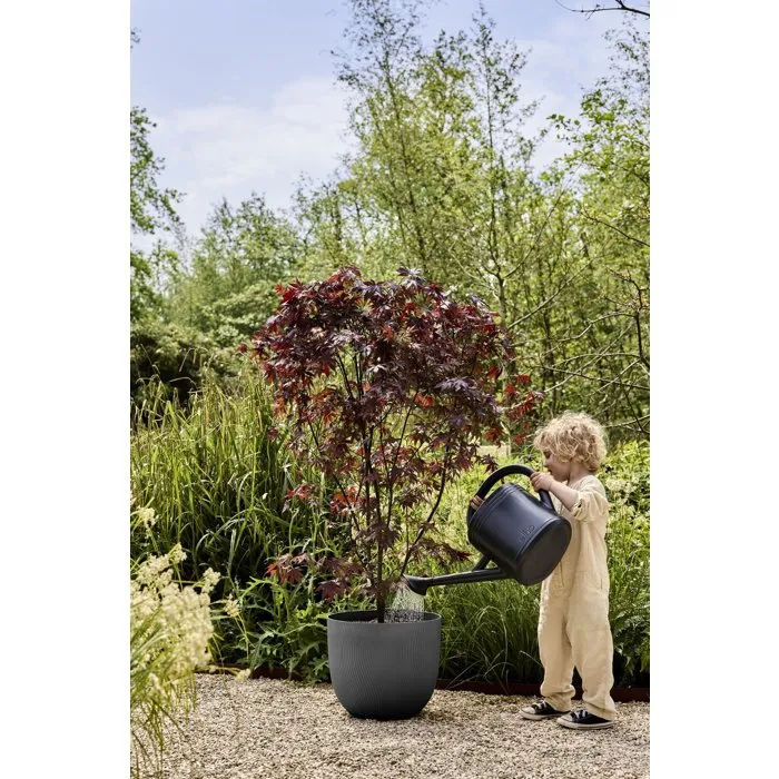 ELHO Pot de fleurs Sereh Rond 60 - 110 L - Ø 59 x H 51 cm - Noir - Intérieur/Extérieur - 100% recyclé ELHO Pot de fleurs Sereh Rond 60 - 110 L - Ø 59 x H 51 cm - Noir - Intérieur/Extérieur - 100% recyclé