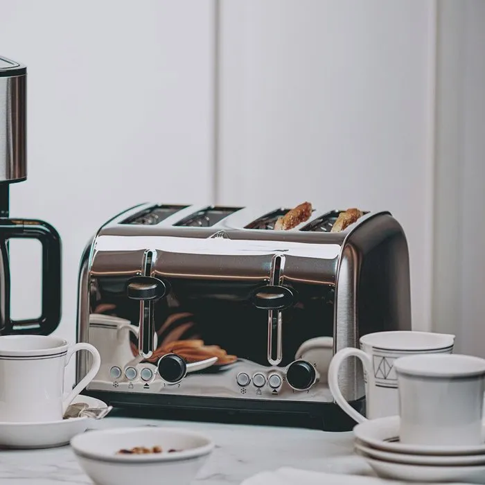 Livoo DOD197 Grille-pain 4 fentes - 1700 W - Acier inoxydable - 2 thermostats réglables indépendants - Fonctions dégivrage et réchauffage