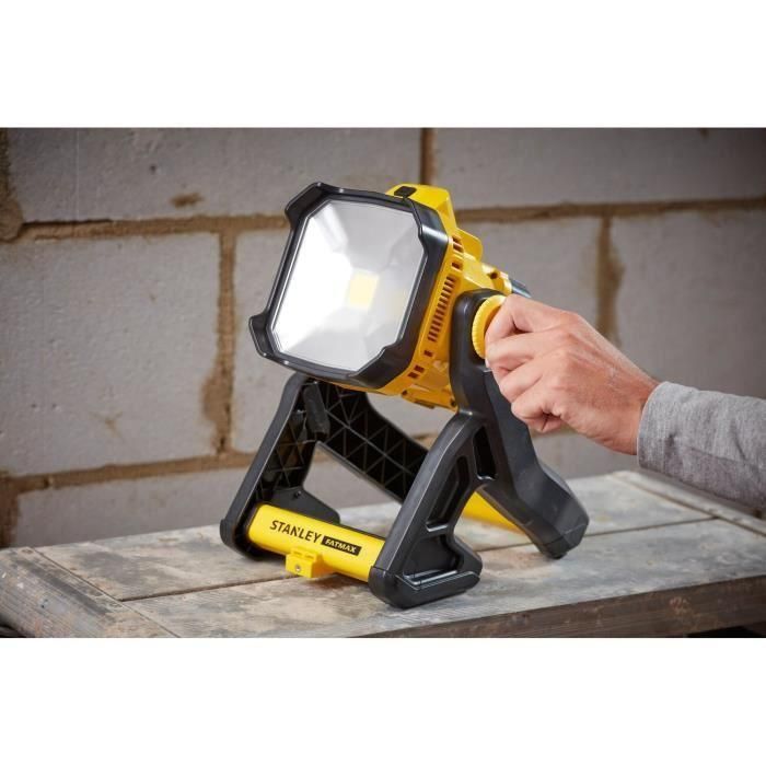 Lampe Projecteur - Stanley Fatmax - SFMCL030B-XJ - LED - 18V - 750 a 1850 Lumens - Sans Batterie 2 Lampe Projecteur - Stanley Fatmax - SFMCL030B-XJ - LED - 18V - 750 a 1850 Lumens - Sans Batterie 2