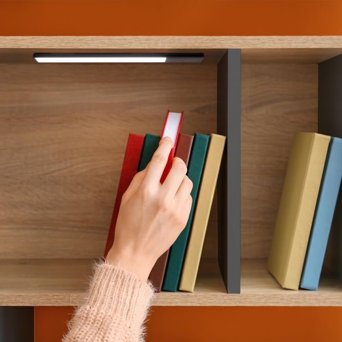 Emuca Luminaire LED Kaus Black rechargeable par usb avec capteur tactile, 240mm, Peint en noir, Plastique et Aluminium 1