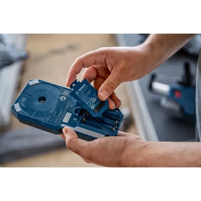 Bosch Professional Détecteur mural multifonction GMS 120-27 - Détection métal, câbles sous tension, ossature bois jusqu'à 120 mm - IP54 - Avec étui et piles