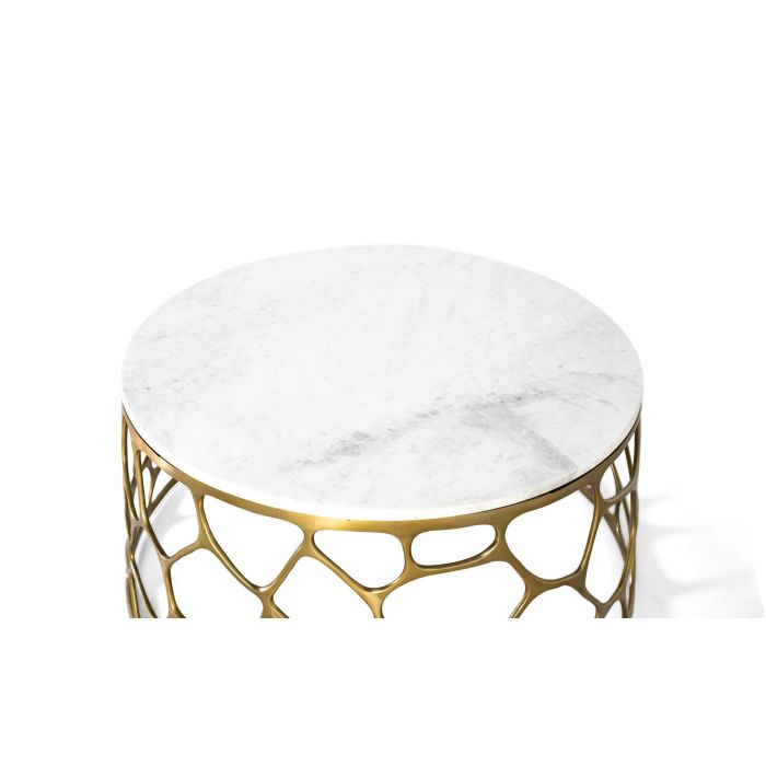 GINER Y COLOMER - Table basse ronde en marbre blanc avec veines grises et base en aluminium doré à structure ajourée, design moderne et luxueux 1 GINER Y COLOMER - Table basse ronde en marbre blanc avec veines grises et base en aluminium doré à structure ajourée, design moderne et luxueux 1