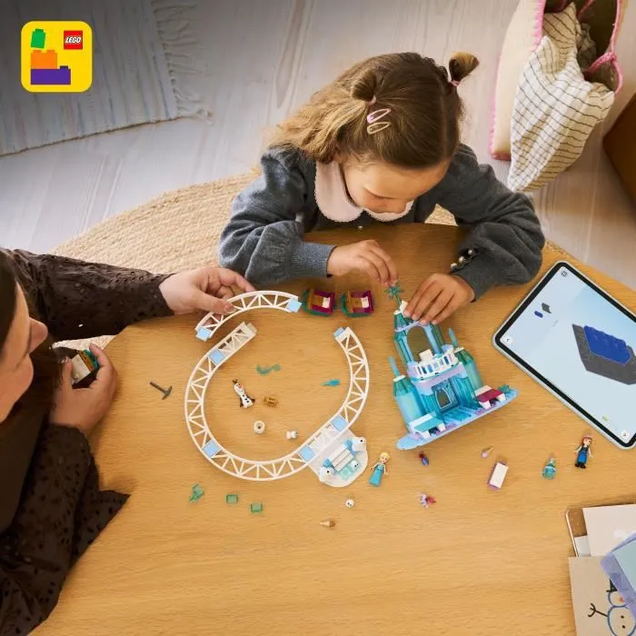 LEGO Disney La Reine des Neiges 43281, Château de Glace et Piste Enneigée d'Elsa avec Traîneaux et Personnages