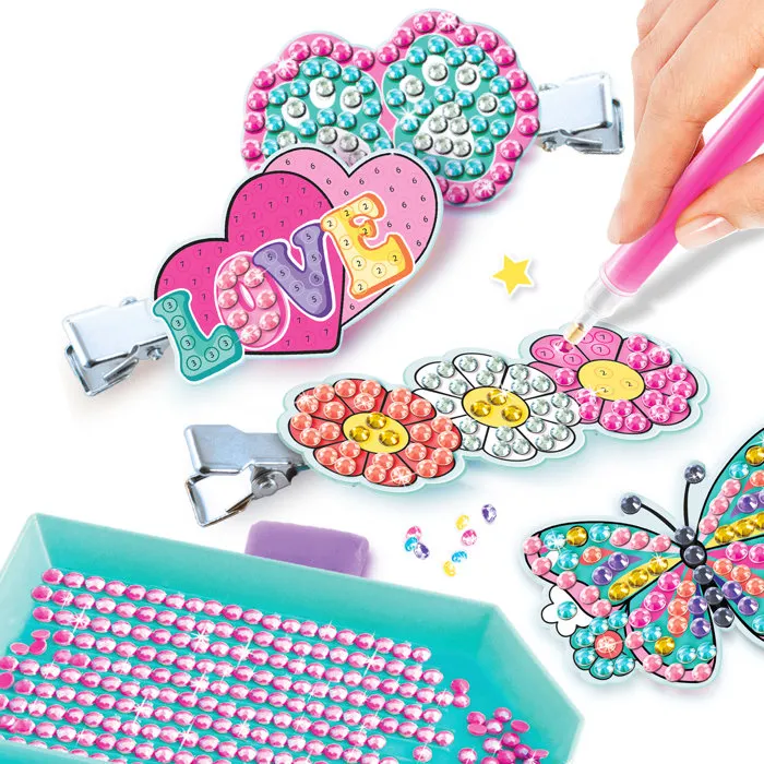 Canal Toys Set de Barrettes Diamant Art OFG 334 - Décoration de 8 Barrettes avec Strass Multicolores pour Créer des Looks Uniques Canal Toys Set de Barrettes Diamant Art OFG 334 - Décoration de 8 Barrettes avec Strass Multicolores pour Créer des Looks Uniques