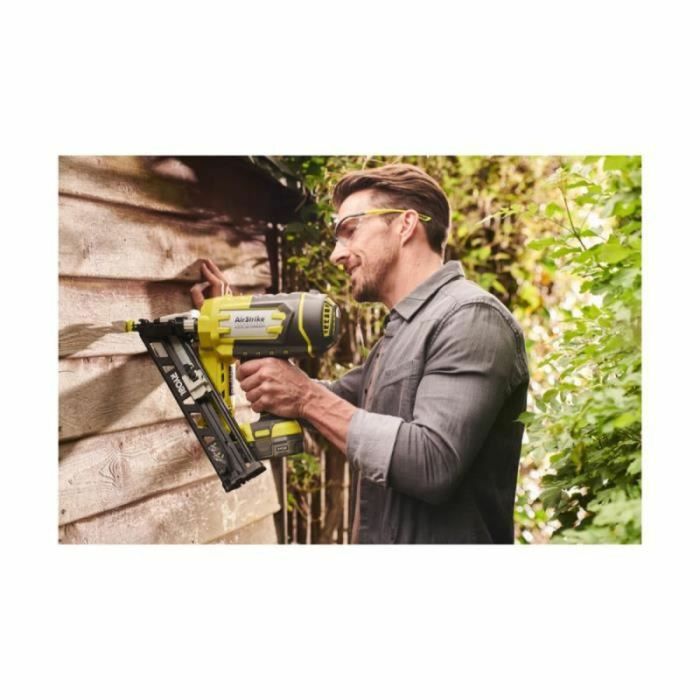 Cloueuse Ryobi R15GN18-0 18 V 2