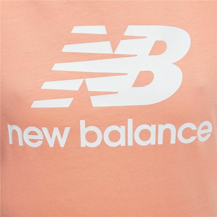 Camiseta de Manga Corta Mujer New Balance Essentials Stacked Rosa 1 Camiseta de Manga Corta Mujer New Balance Essentials Stacked Rosa 1