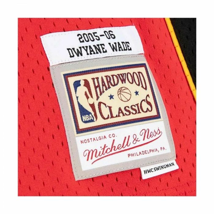 Camiseta de baloncesto Mitchell & Ness Miami Heat 2005-06 Nº3 Dwayne Wade Rojo 1
