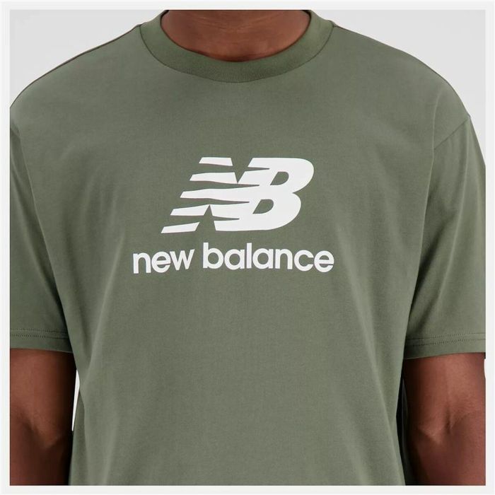 Camiseta de Manga Corta Hombre New Balance Essentials Stacked Logo Verde 1