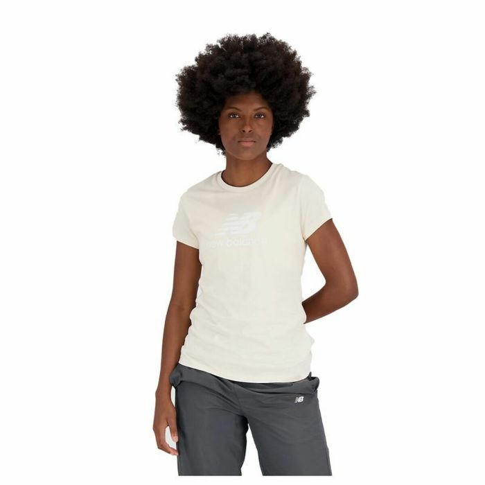 Camiseta de Manga Corta Mujer New Balance Essentials Beige Camiseta de Manga Corta Mujer New Balance Essentials Beige