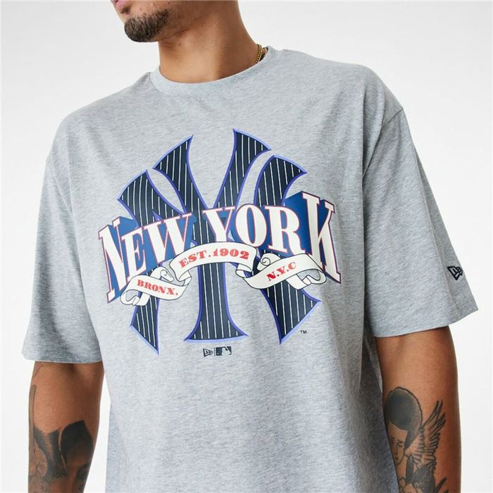 Camiseta de Manga Corta Hombre New Era MLB Arch Graphic New York Yankees Gris claro 5