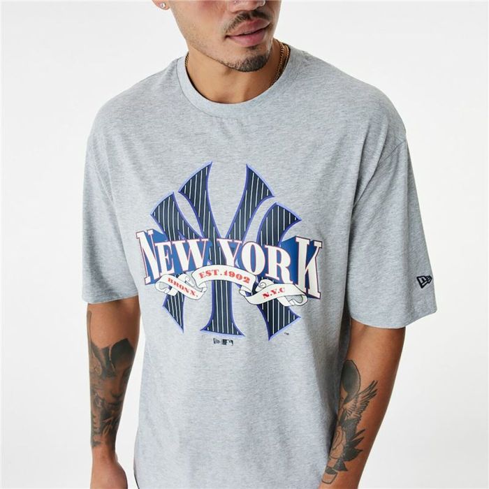 Camiseta de Manga Corta Hombre New Era MLB Arch Graphic New York Yankees Gris claro 2