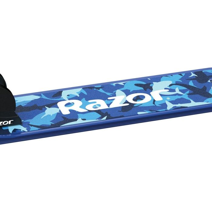 Patinete A Shark Camo Razor 13010345 Azul 7 Patinete A Shark Camo Razor 13010345 Azul 7