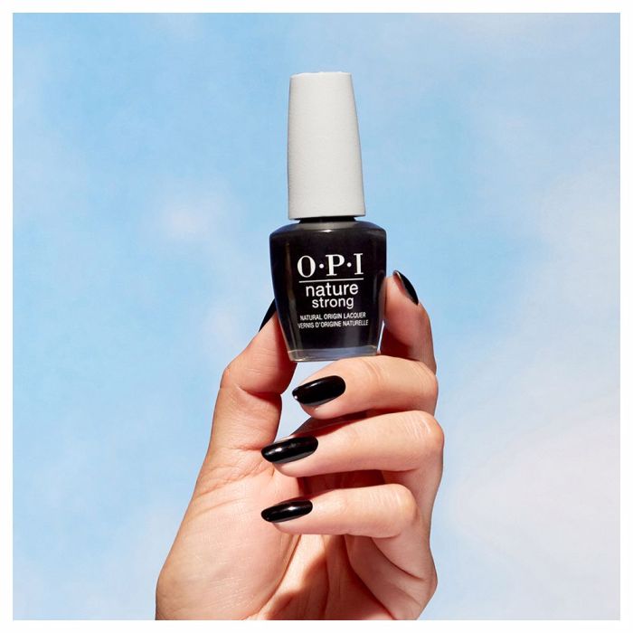 Nature strong nail lacquer #onyx skies 1