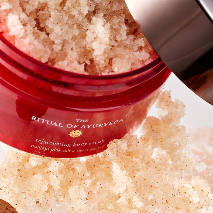 The ritual of ayurveda rejuvenating body scrub 300 gr 1